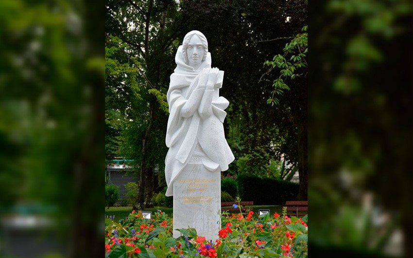 Natəvan abidəsi sökülmək təhlükəsi altındadır