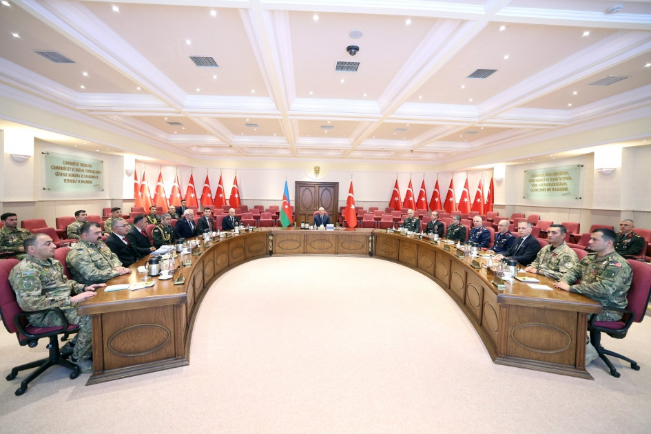 Türkiyənin milli müdafiə naziri Azərbaycanın Vətən müharibəsi iştirakçıları ilə görüşüb
