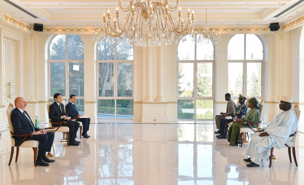 Президент Азербайджана Ильхам Алиев принял верительные грамоты новоназначенного посла Сенегала в нашей стране