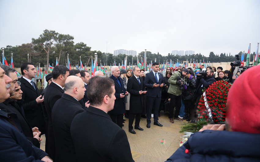 XİN rəhbərliyi Orxan Əsgərovun məzarını ziyarət edib