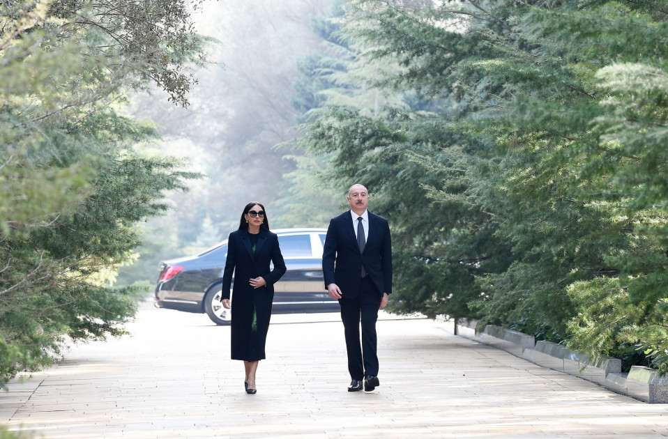 Посещение могилы общенационального лидера Гейдара Алиева