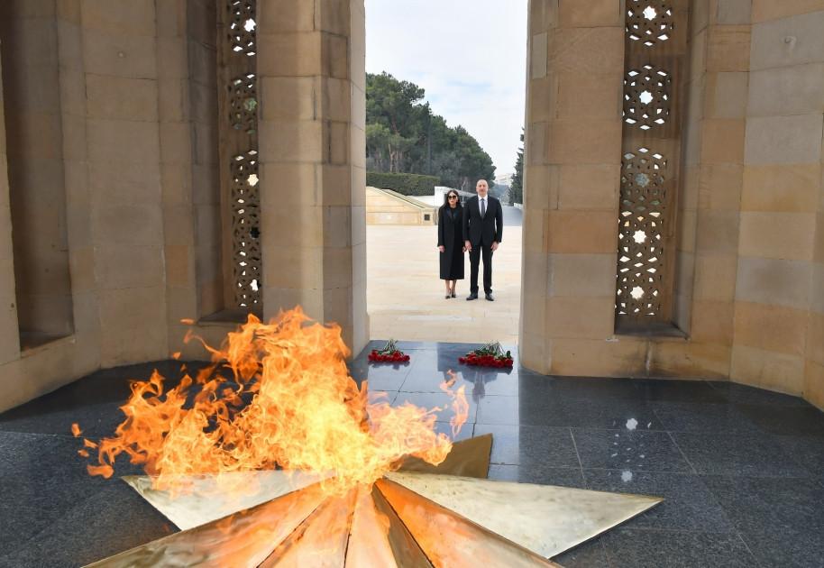 Президент Ильхам Алиев посетил Аллею шехидов