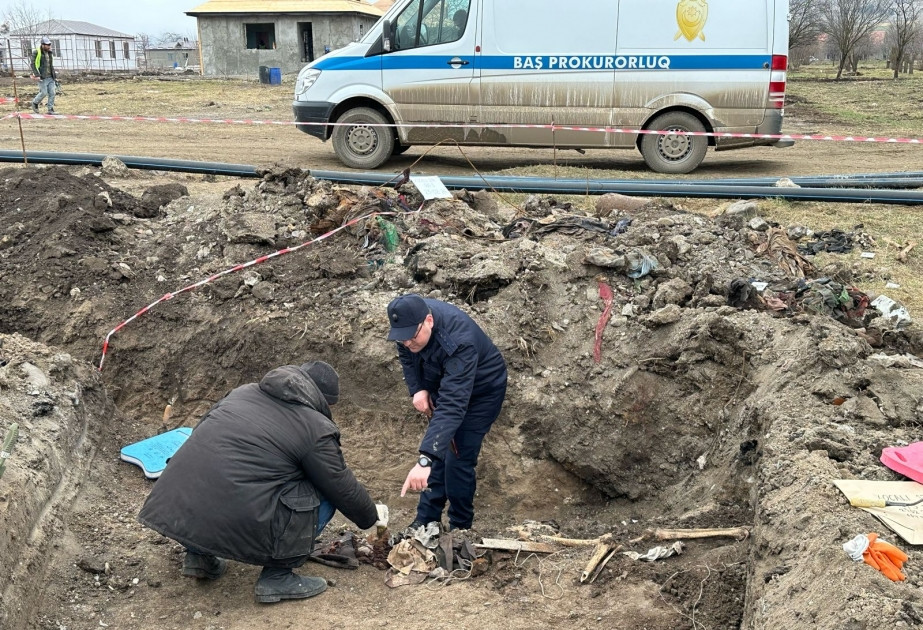 В массовом захоронении в Ходжалы найдены останки по меньшей мере четырех человек