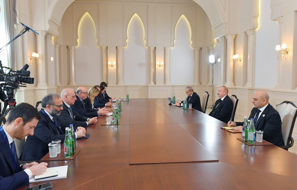 Президент Ильхам Алиев принял министра окружающей среды и энергетической безопасности Италии