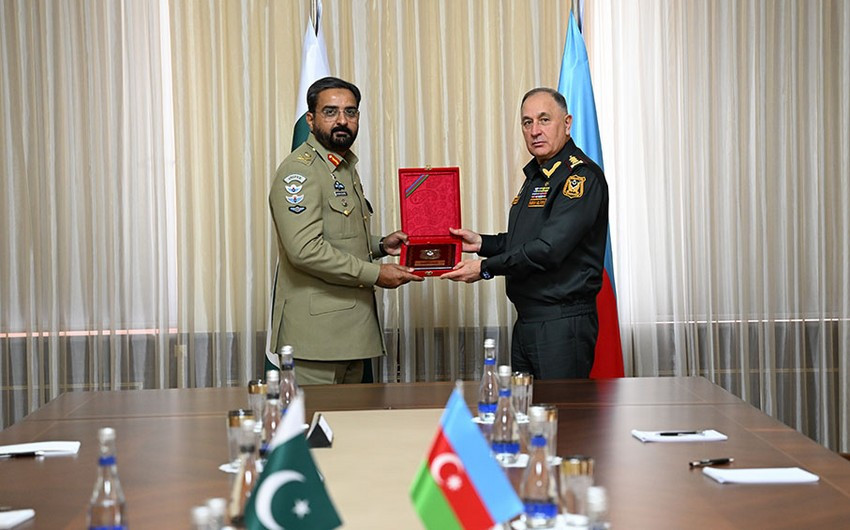Azerbaijan, Pakistan hold discussion on military cooperation