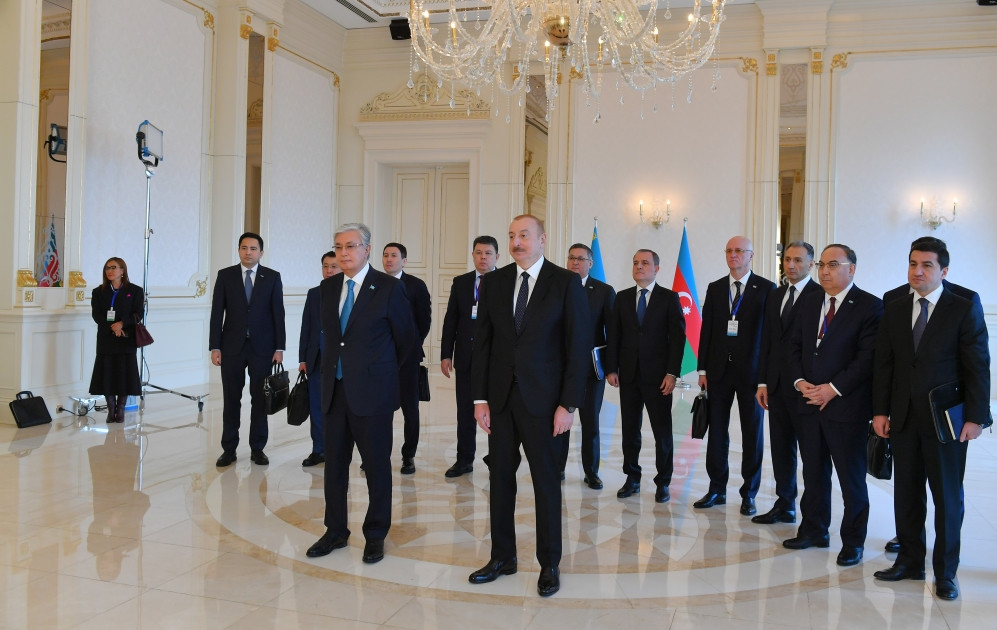 Президенты Азербайджана и Казахстана по видеосвязи наблюдали за церемонией прибытия контейнерного поезда с китайского терминала Сиань на бакинскую станцию «Абшерон»