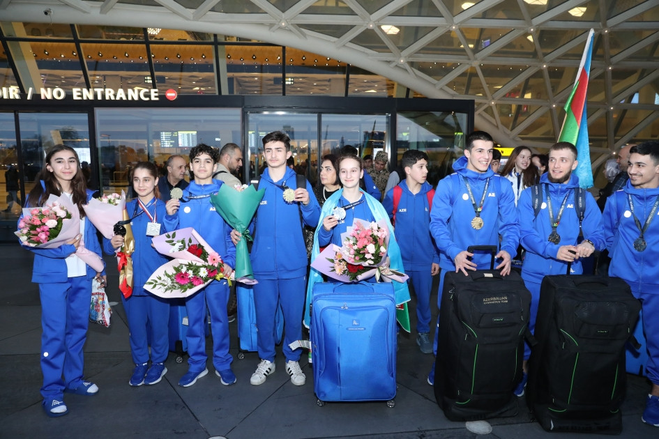 Азербайджанские гимнасты, завоевавшие на чемпионате Европы золотые медали, вернулись на родину