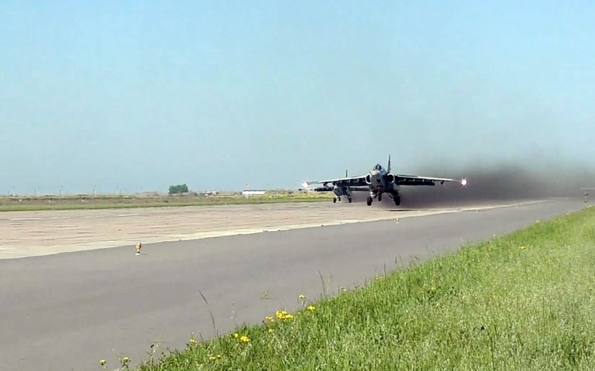 Azerbaijan's military pilots professionally conduct training flights
