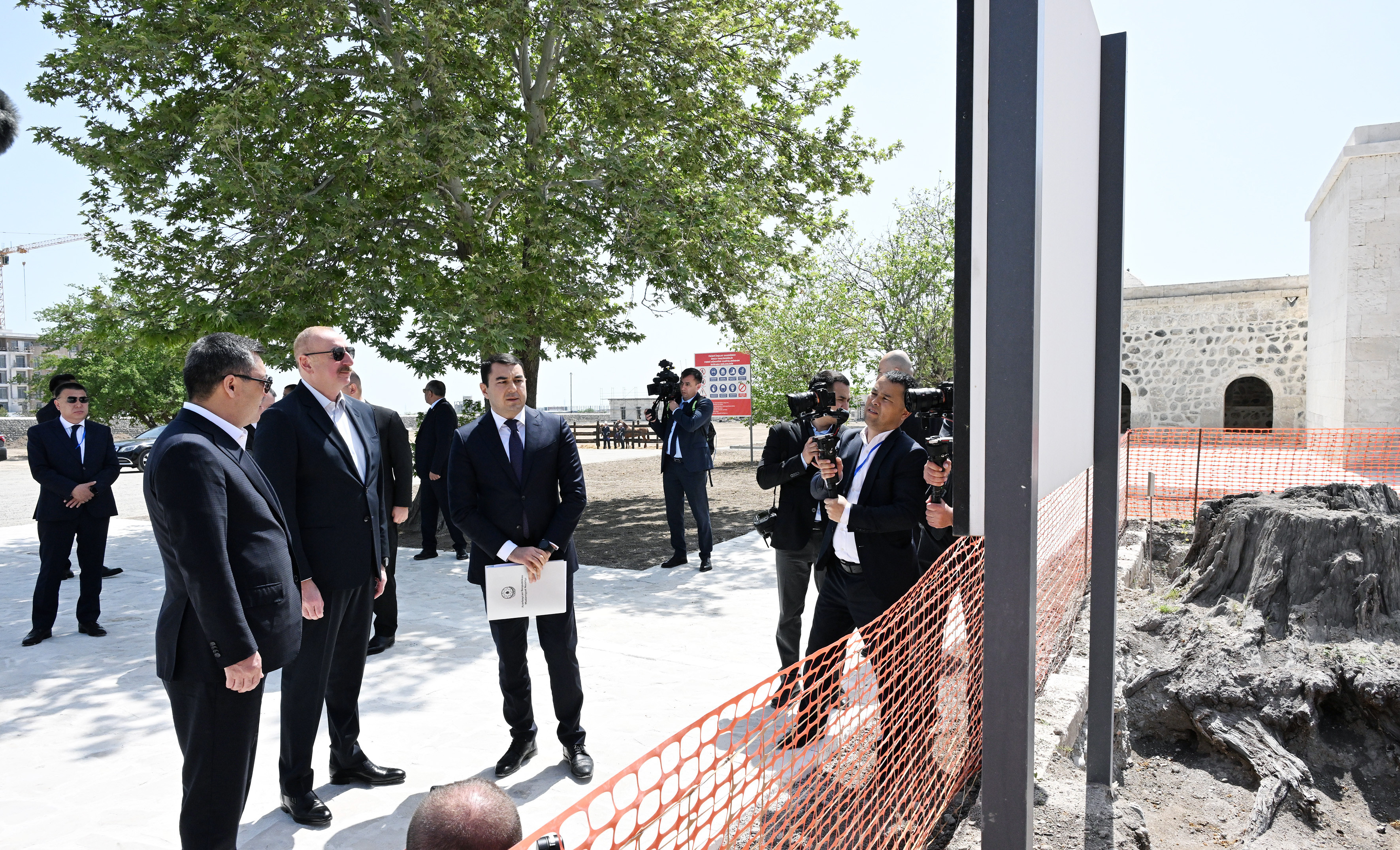 Ознакомление с работами, проводимыми во дворце Панахали хана и комплексе Имарет в Агдаме