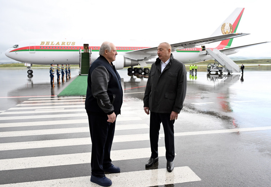 Находящийся с государственным визитом в Азербайджане Президент Беларуси Александр Лукашенко прибыл в Физулинский район