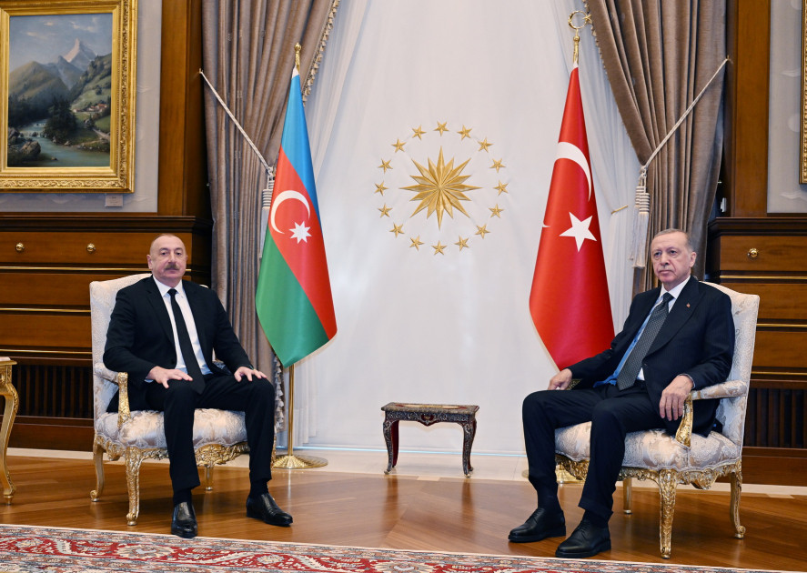 President Ilham Aliyev’s one-on-one meeting with President Recep Tayyip Erdogan started in Ankara