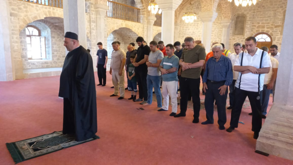 Şuşada bayram namazı qılınıb