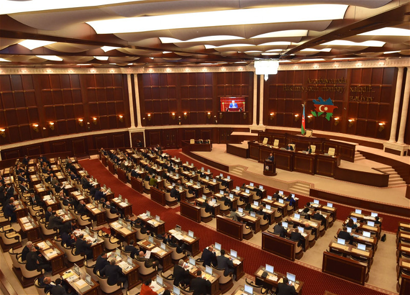 Милли Меджлис обратится к президенту в связи с назначением внеочередных выборов