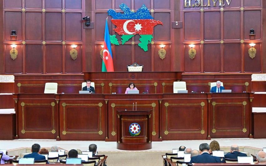 Azerbaijani parliament begins its plenary meeting