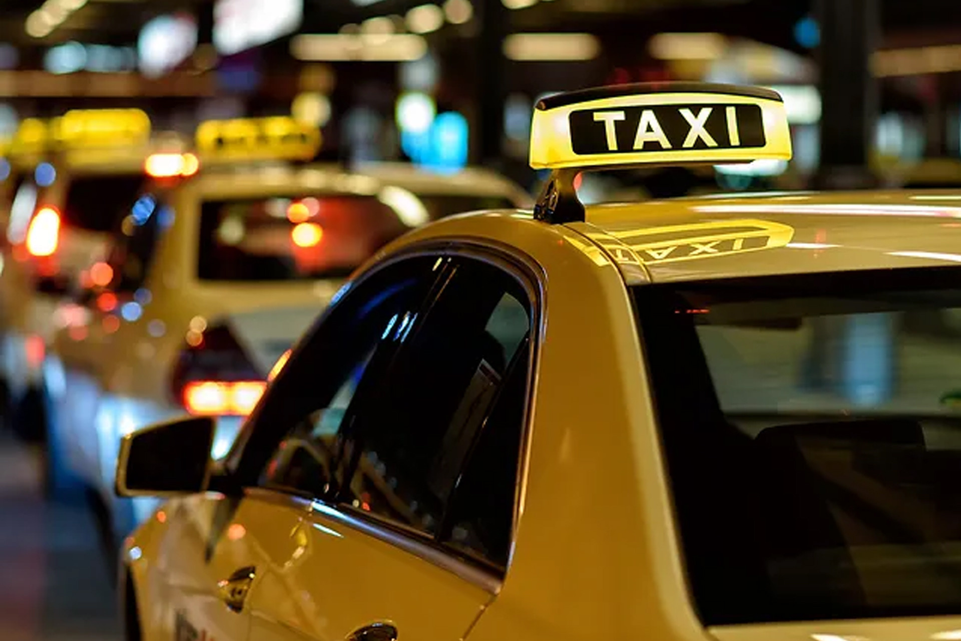 Taksi fəaliyyəti üçün icazə alan sürücülərin sayı 10 mini keçib