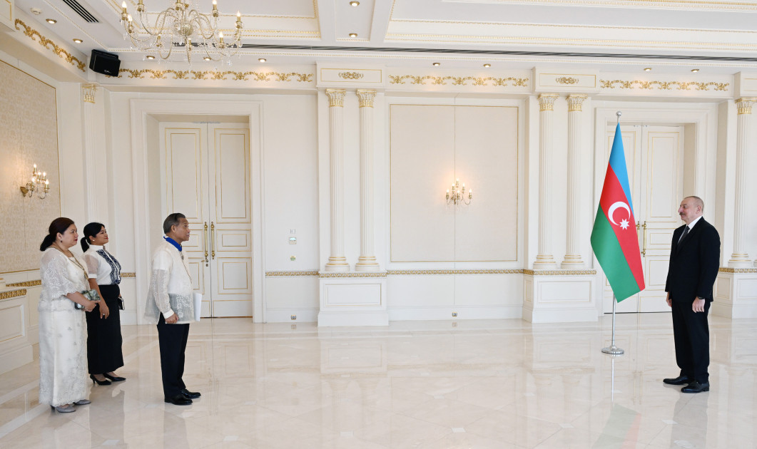 President Ilham Aliyev received credentials of incoming ambassador of the Philippines