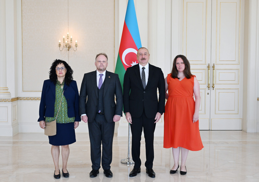 President Ilham Aliyev received credentials of incoming ambassador of Canada