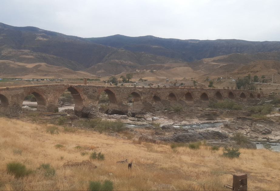 Dünya səyyahlarının Xudafərin körpüsünə səfəri başlayıb