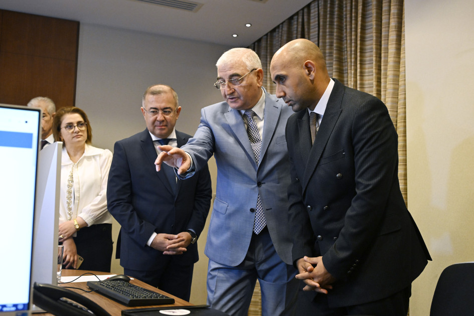 Мазахир Панахов побывал в Независимом медиацентре ЦИК