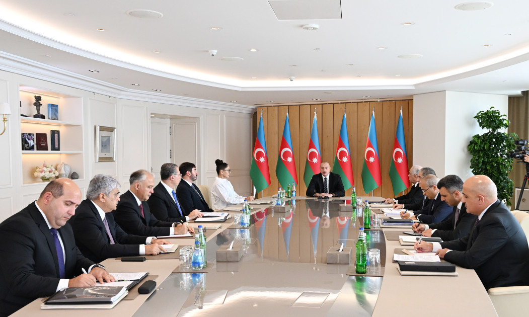 President Ilham Aliyev delivers speech at meeting on economic issues