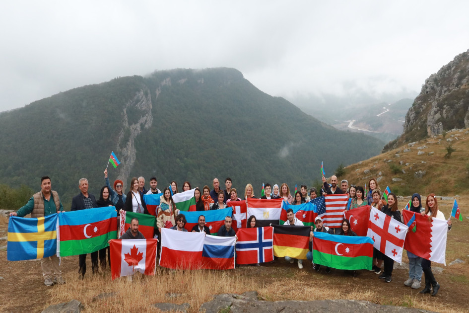 16 ölkədən 50 diaspor nümayəndəsi Xankəndi və Şuşaya səfər edib