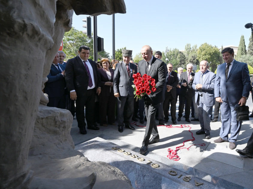 President Ilham Aliyev attends unveiling of Ashig Alasgar's monument in Baku