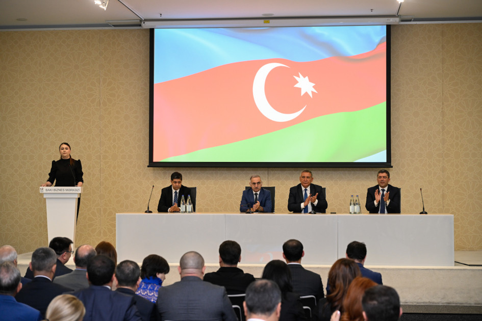 “Müasir mediada yeni trendlər: informasiya təhlükəsizliyi və peşəkarlıq meyarları” mövzusunda konfrans keçirilib