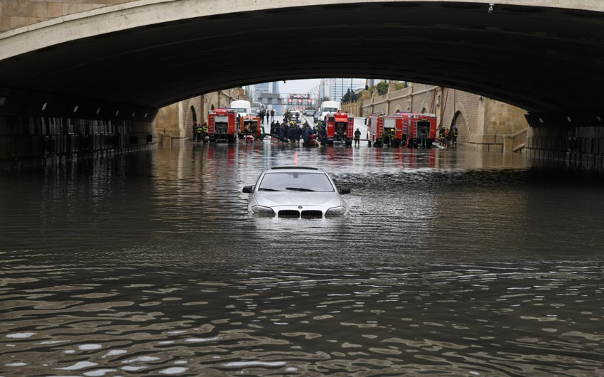 Устаревшая инфраструктура не справляется с ливнями в Баку