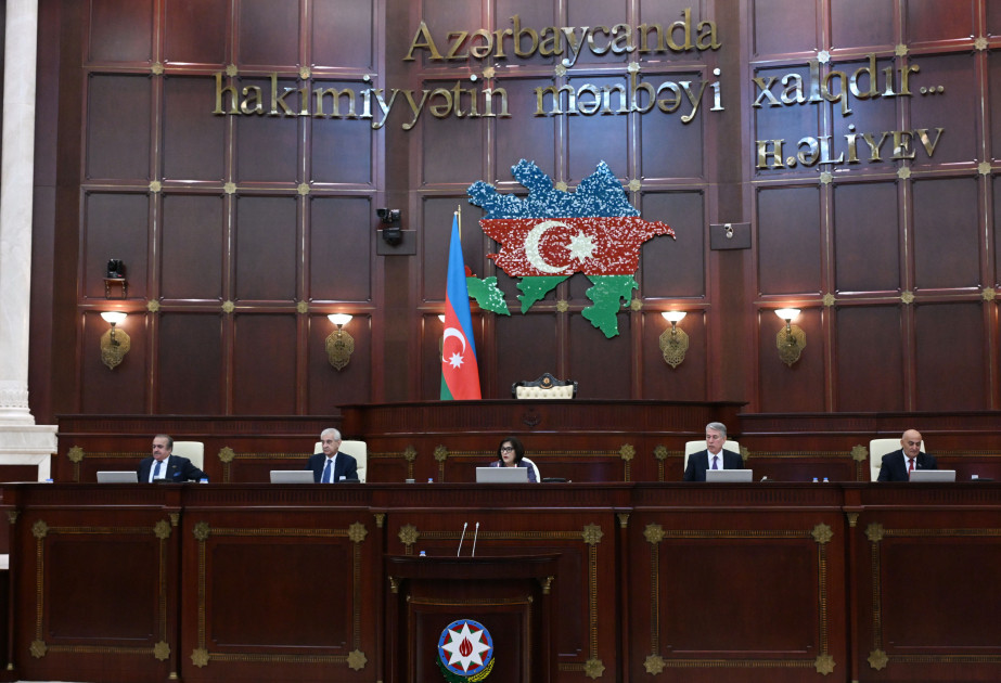 Azərbaycan parlamentində dövlət büdcəsinin müzakirələri davam edir