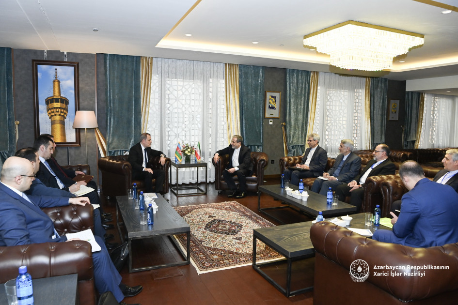 Azerbaijani, Iranian FMs discuss regional security