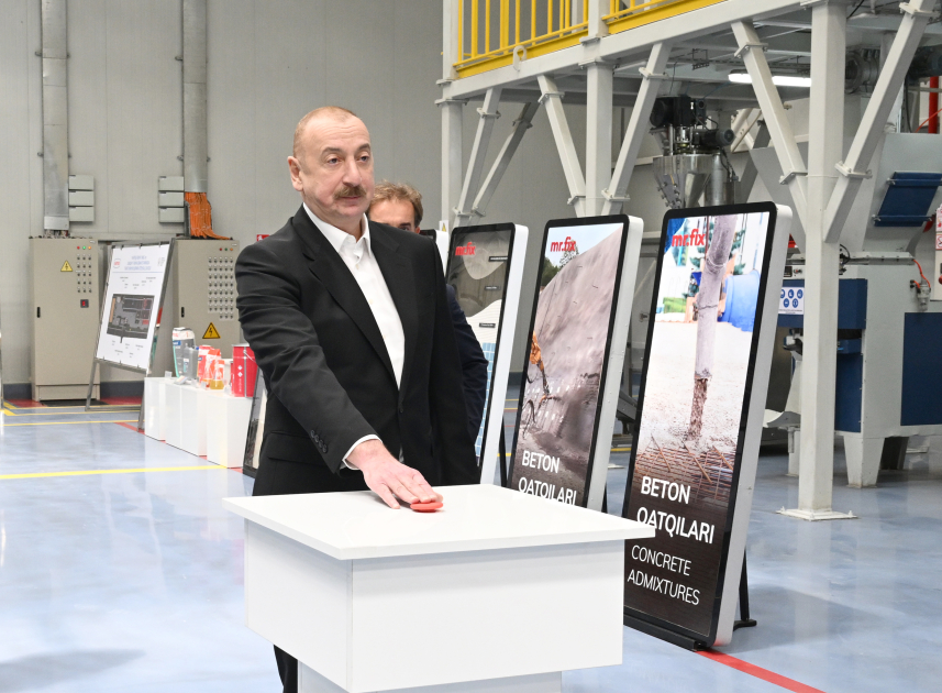 Prezident İlham Əliyev Sumqayıt Kimya Sənaye Parkında bir sıra müəssisələrin açılışını edib