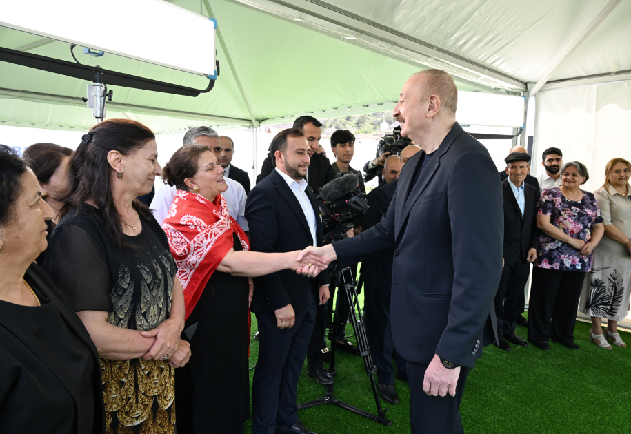 President Ilham Aliyev met with residents relocated to Beylik village in Lachin, presented keys to new homes