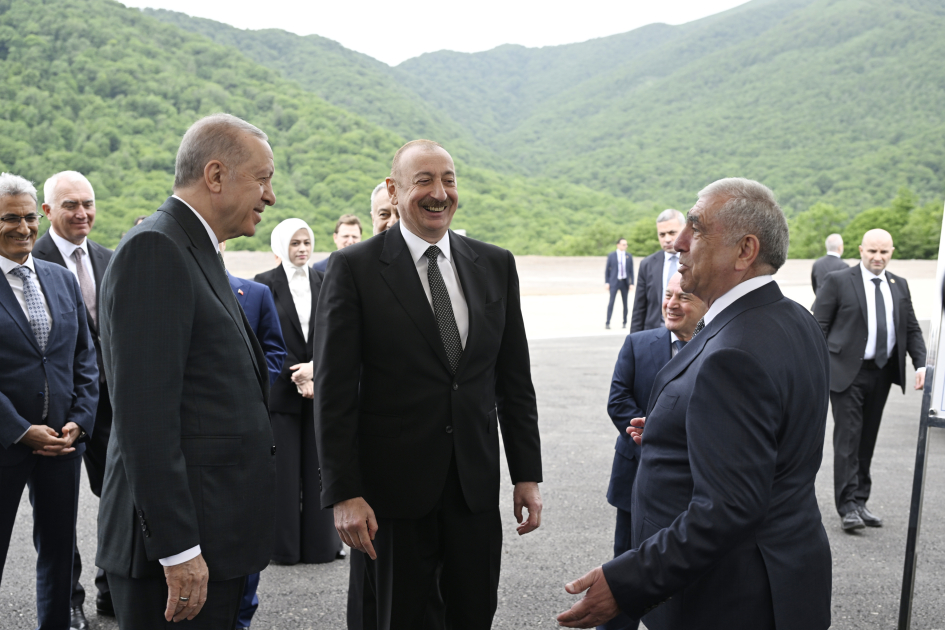 Azərbaycan və Türkiyə prezidentləri Kəlbəcər-Laçın avtomobil yolunda görülən tikinti işləri ilə tanış olublar