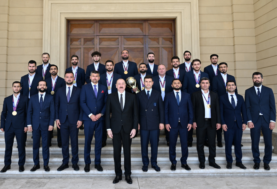 Prezident İlham Əliyev minifutbol üzrə dünya çempionatının qalibi olan Azərbaycan milli komandasının üzvlərini qəbul edib