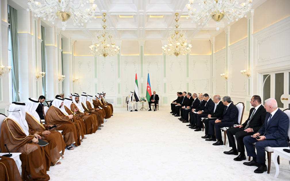 Prezidentlər İlham Əliyevin və Şeyx Məhəmməd bin Zayed Al Nəhyanın geniş tərkibdə görüşü olub, Azərbaycan-Birləşmiş Ərəb Əmirlikləri sənədləri mübadilə edilib