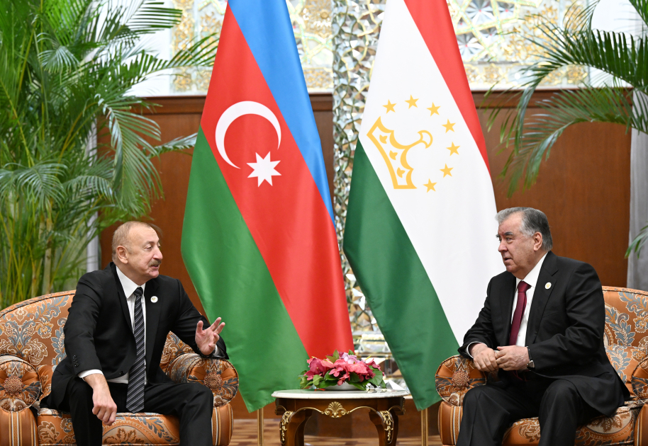 Düşənbədə Azərbaycan Prezidenti İlham Əliyevin Tacikistan Prezidenti Emoməli Rəhmon ilə təkbətək görüşü olub