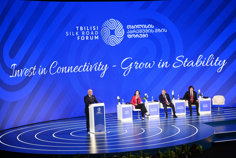 Baş nazir Əli Əsədov 5-ci Tbilisi İpək Yolu Forumunun açılış mərasimində iştirak edib