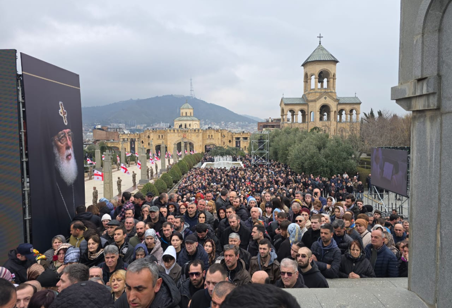 Azərbaycan rəsmiləri II İliyanın dəfnində iştirak ediblər