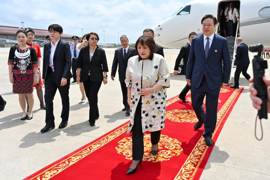 Sahibə Qafarova Asiya Boao Forumuna qatılmaq üçün Çinə səfər edib