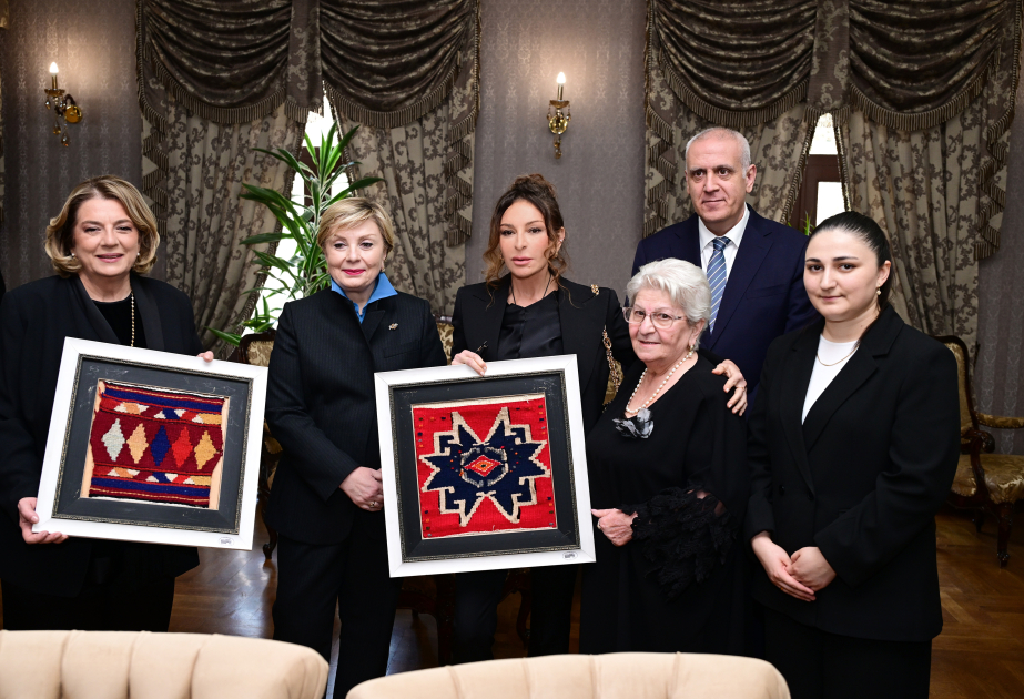 Birinci xanım Mehriban Əliyeva Tbilisidə Mirzə Fətəli Axundzadə adına Azərbaycan Mədəniyyəti Muzeyi ilə tanış olub