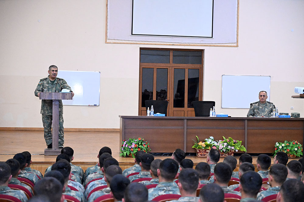 Zakir Həsənov Azərbaycan Ordusunun təminatını və döyüş hazırlığını yoxlayıb