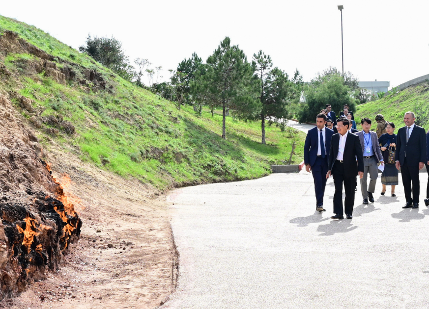 Laos Prezidenti “Yanardağ” Dövlət Tarix-Mədəniyyət və Təbiət Qoruğunu ziyarət edib