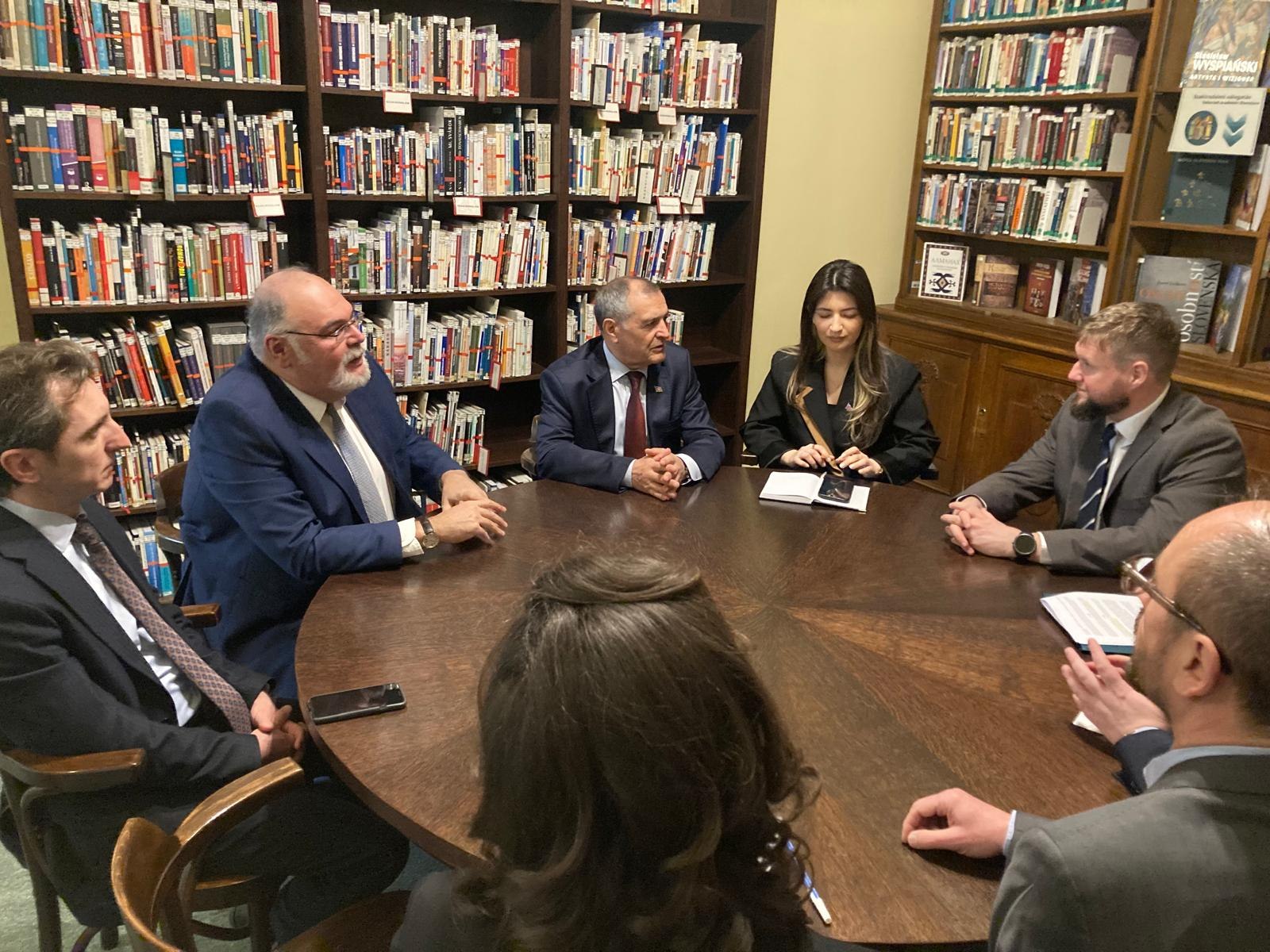 Macarıstanın Xarici Dillər Ədəbiyyatı Muzeyində Azərbaycan guşəsi yaradılıb