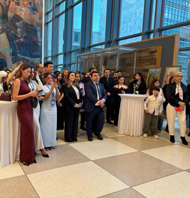 BMT-də azərbaycanlı gənc rəssamların işlərindən ibarət sərgi açılıb