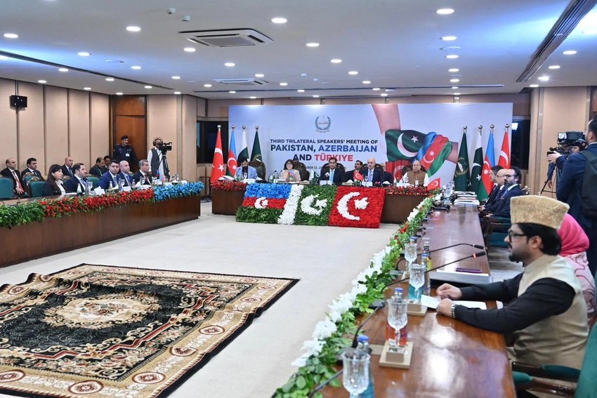Azərbaycan-Pakistan-Türkiyə parlament sədrlərinin üçtərəfli görüşü başlayıb