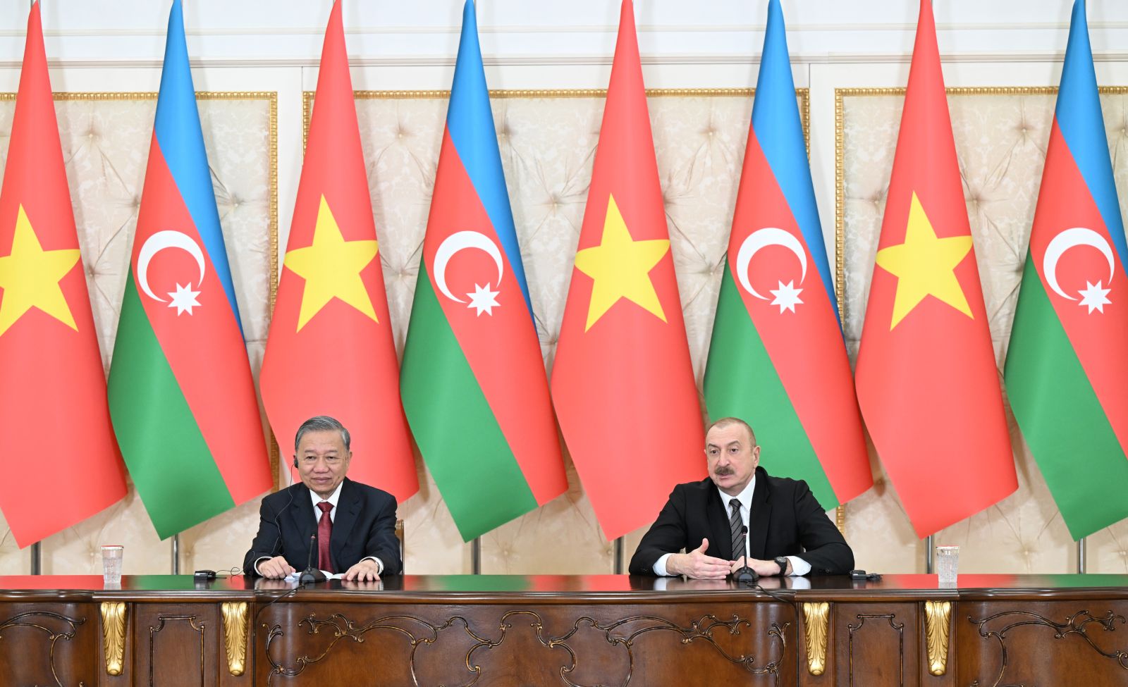Azərbaycanın və Vyetnamın dövlət başçıları mətbuata bəyanatlarla çıxış ediblər